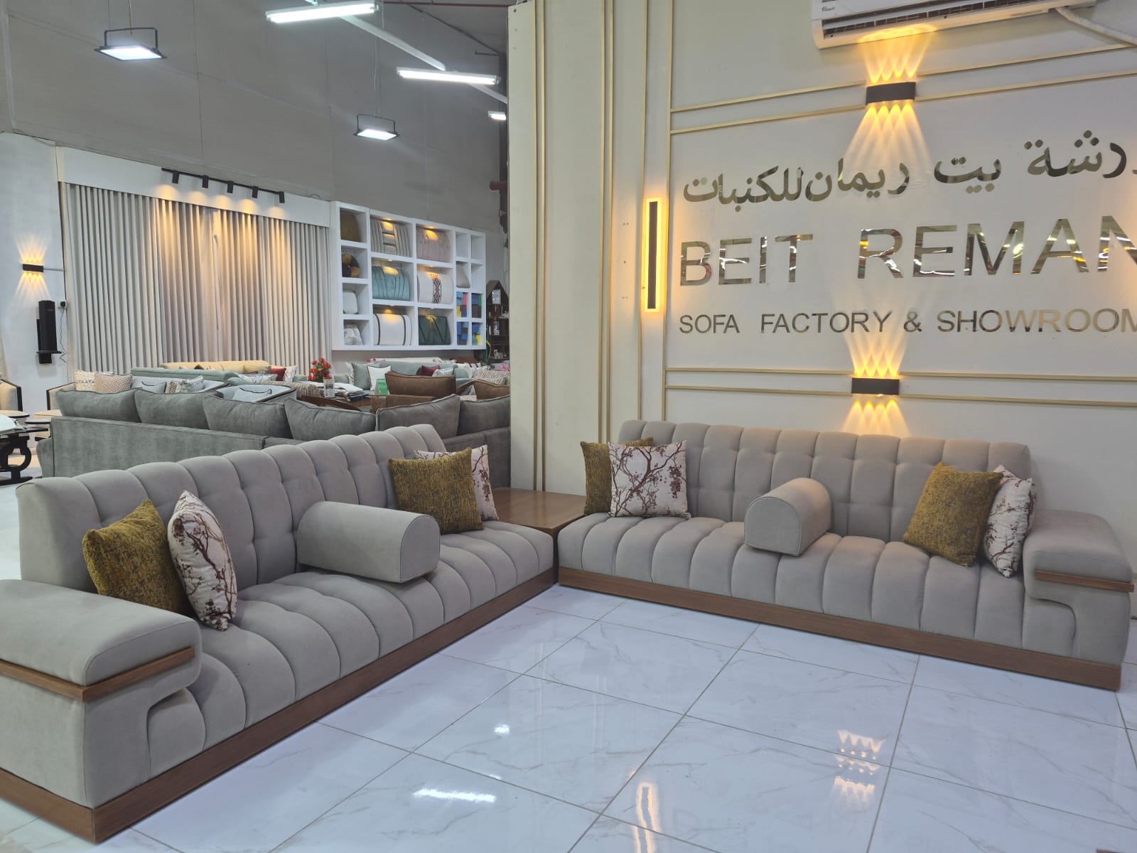 Luxury 6 meter Arodi Majlis Sofa with wooden base in Riyadh showroom كنب مجلس أرودي فاخر 6 متر بقاعدة خشبية في الرياض
